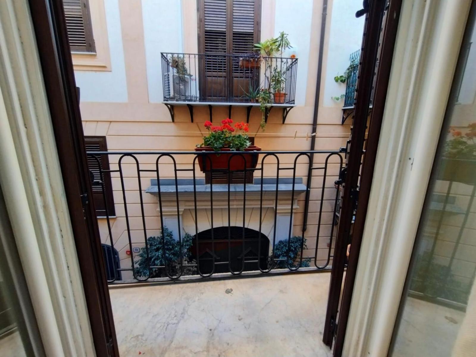 Domus Vetriera Apartment Палермо Екстериор снимка