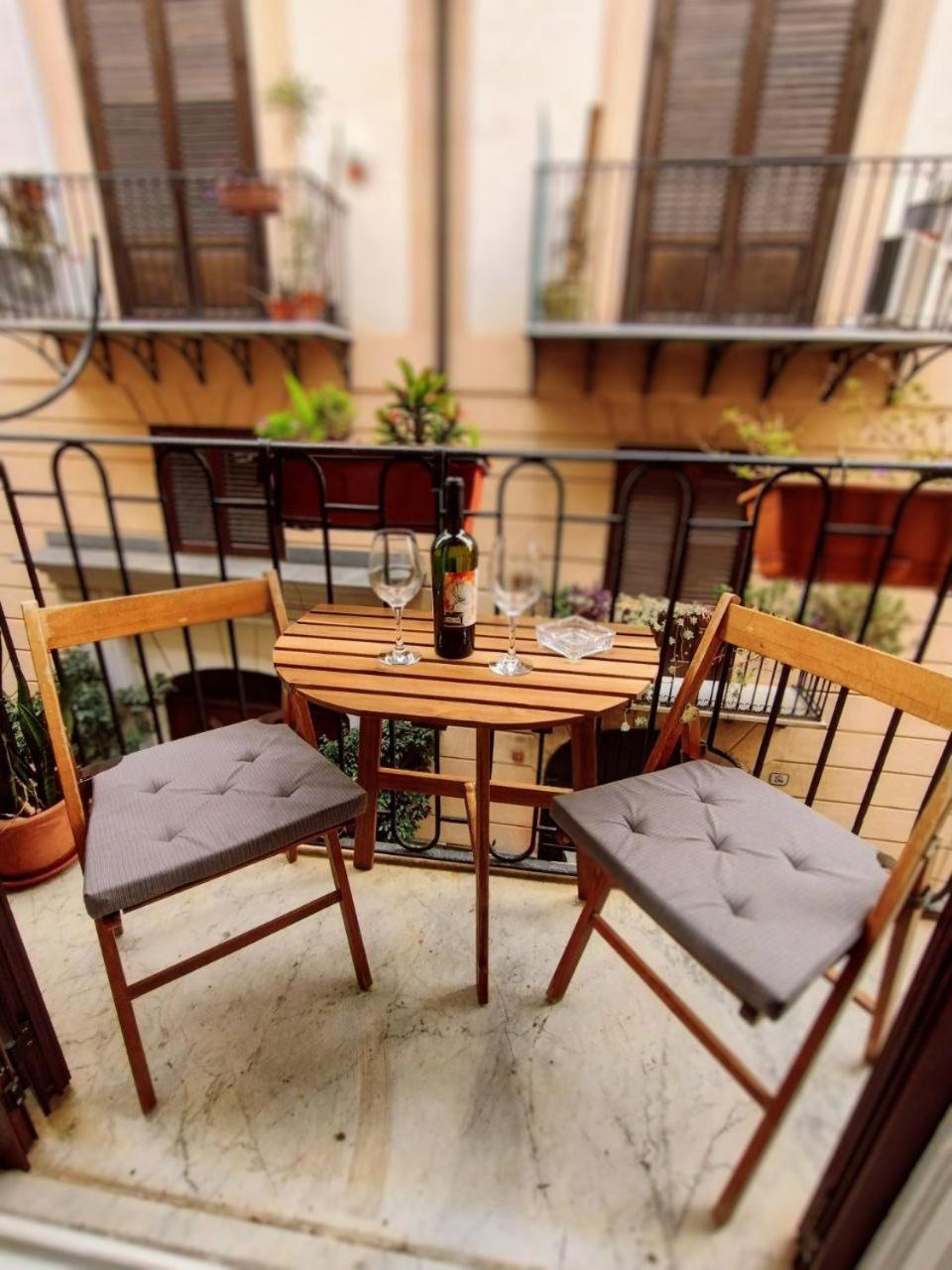 Domus Vetriera Apartment Палермо Екстериор снимка